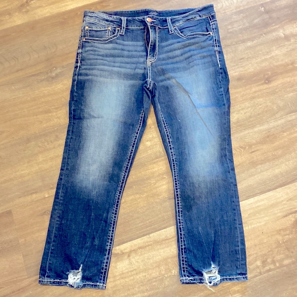 Buckle Daytrip Capris Size 33